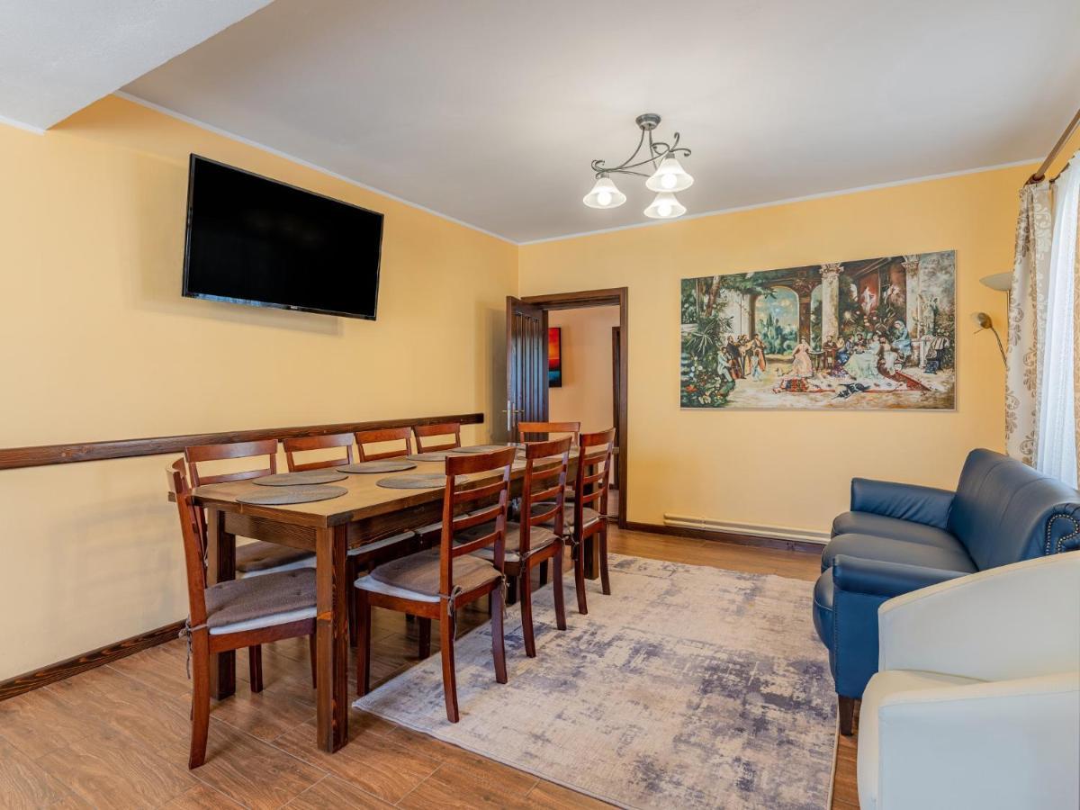 Hotel Casa Saraste à Rîşnov Extérieur photo