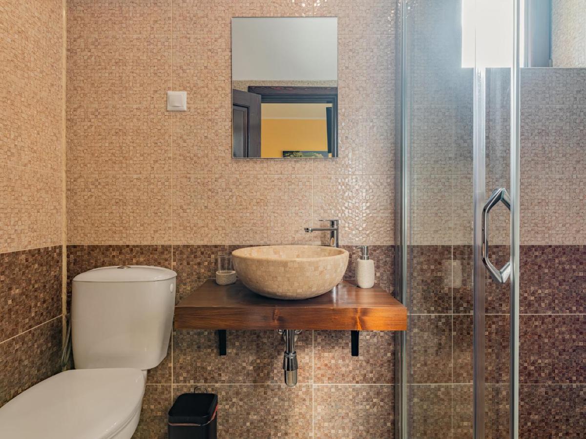 Hotel Casa Saraste à Rîşnov Extérieur photo