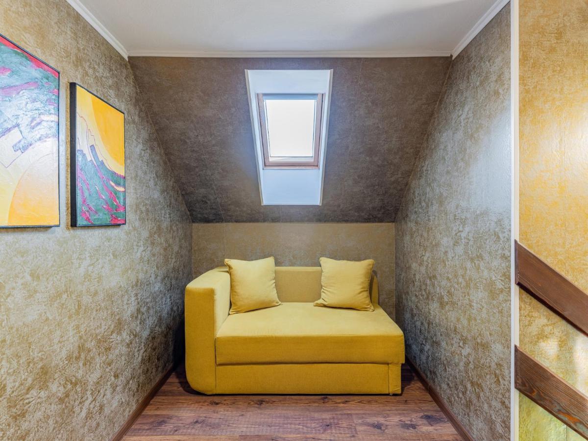 Hotel Casa Saraste à Rîşnov Extérieur photo