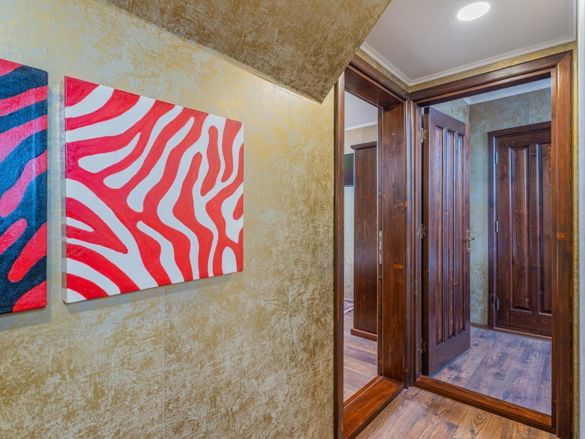 Hotel Casa Saraste à Rîşnov Extérieur photo