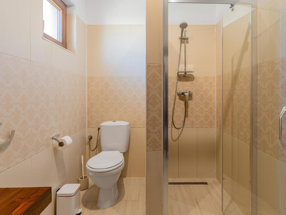 Hotel Casa Saraste à Rîşnov Extérieur photo