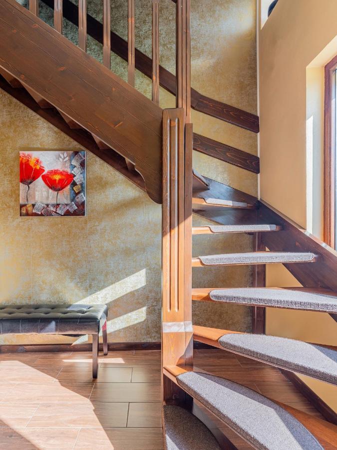 Hotel Casa Saraste à Rîşnov Extérieur photo